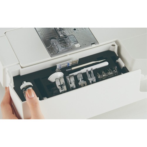 Masina casnica de cusut si matlasat Juki HZL-UX8 Masina casnica de cusut si matlasat Juki HZL-UX8